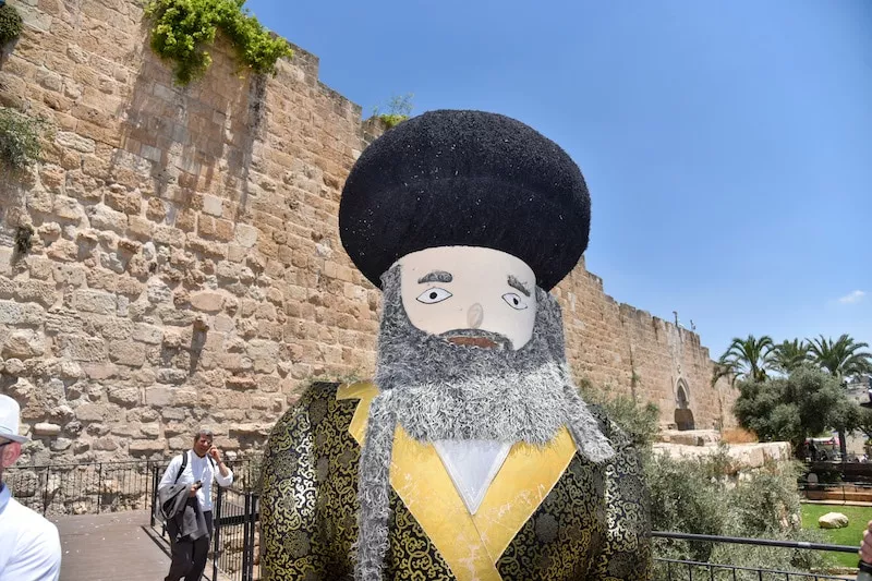 בובת חסיד בכותל