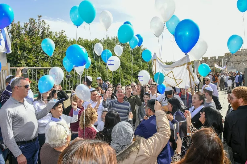 בלונים בכותל ( תרועות השמחה)
